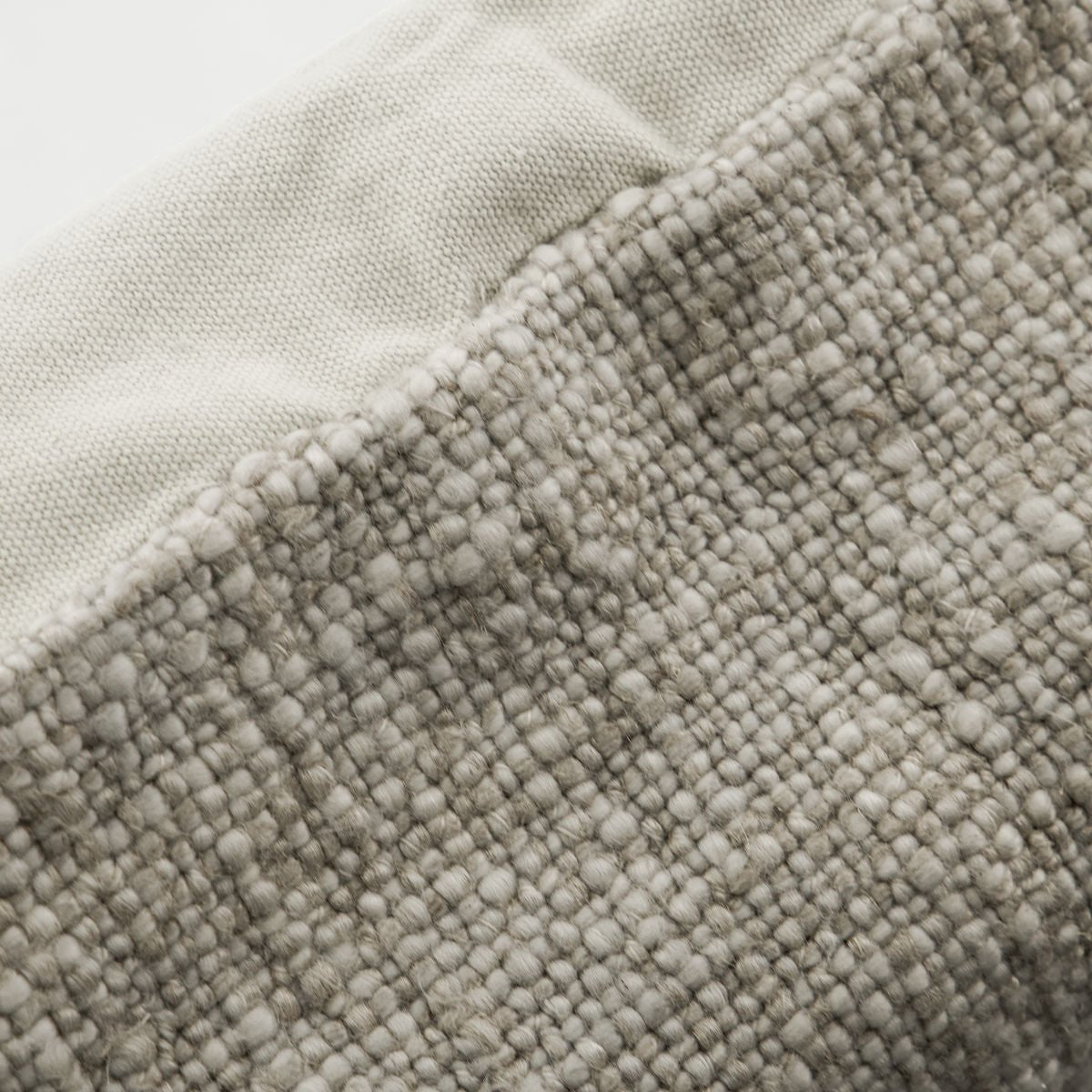 Cojín pava beige - CasaSoyer