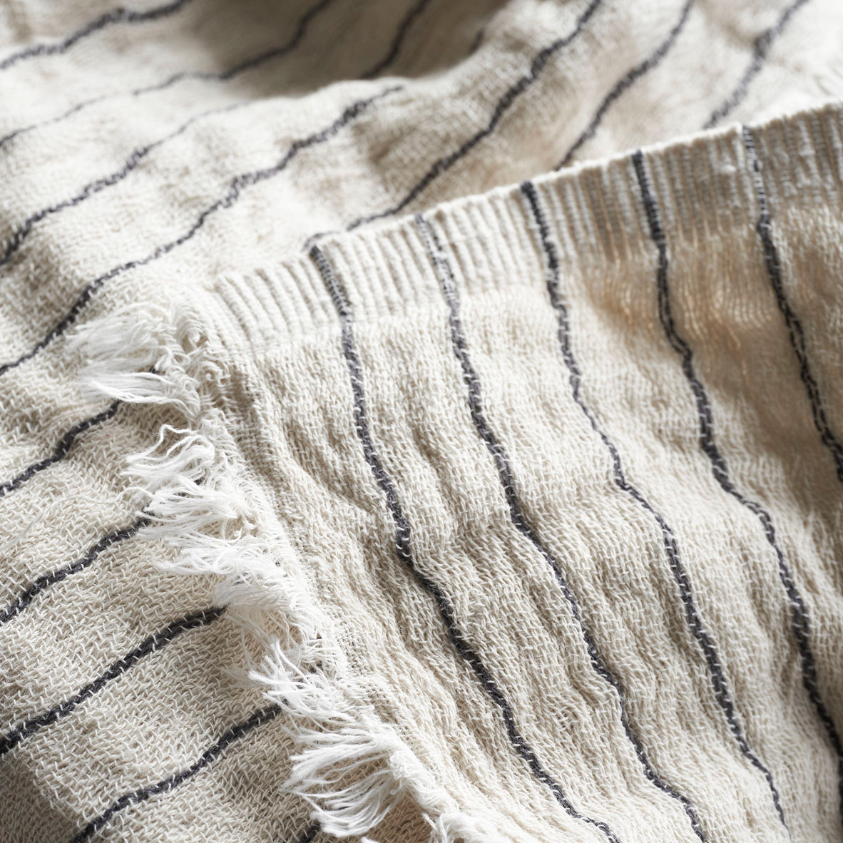 Throw, Alice stripe, Dark grey CasaSoyer