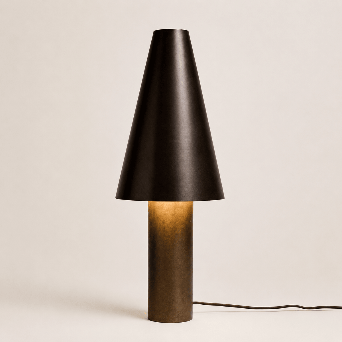 Lámpara de mesa cono - CasaSoyer