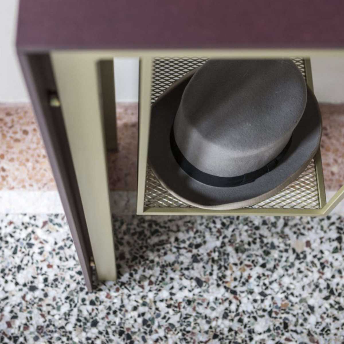 Consola Tokyo Mogg